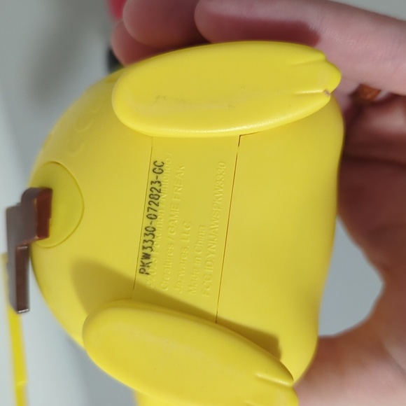 Pokémon Train and Play Deluxe Pikachu - 4.5-Inch Pikachu Figure with sou… - Picture 8 of 8